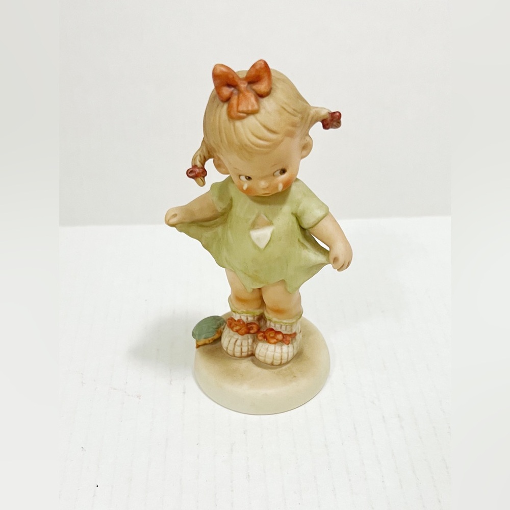 Memories Of Yesterday  Enesco  Figurines “MOMMY , I TEARED IT”